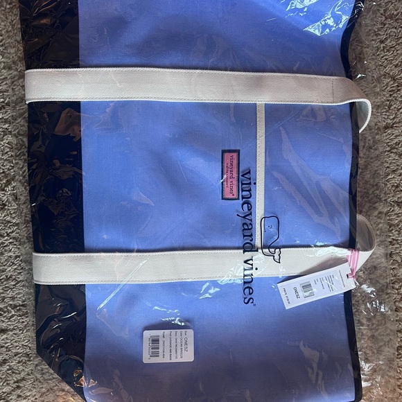 Vinyard Vines x large Large Toe.  Great for beach or traveling - Picture 2 of 3